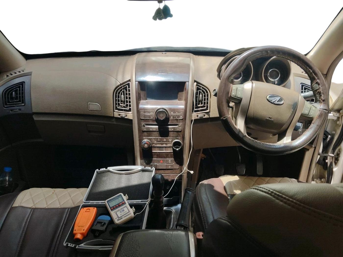 2013 Mahindra XUV500 W8, Diesel, Manual, 2,63,598 km, interior