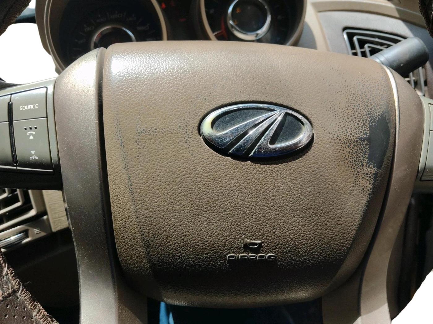 2013 Mahindra XUV500 W8, Diesel, Manual, 2,63,598 km, interior