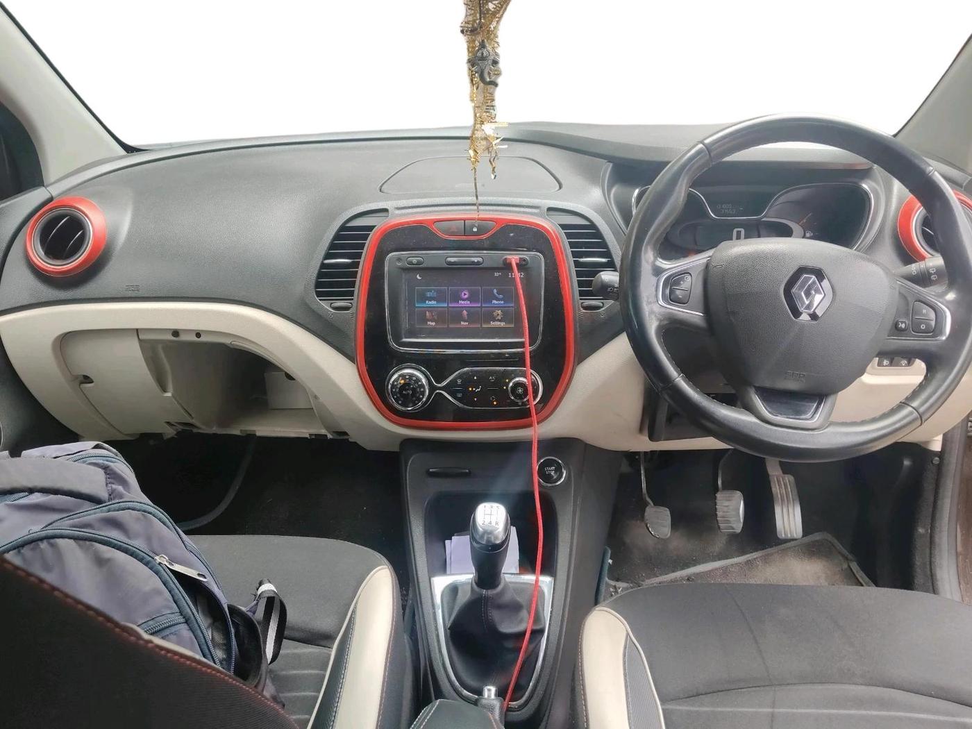 2017 Renault Captur RXT PETROL DUAL TONE, Petrol, Manual, 1,31,896 km, interior