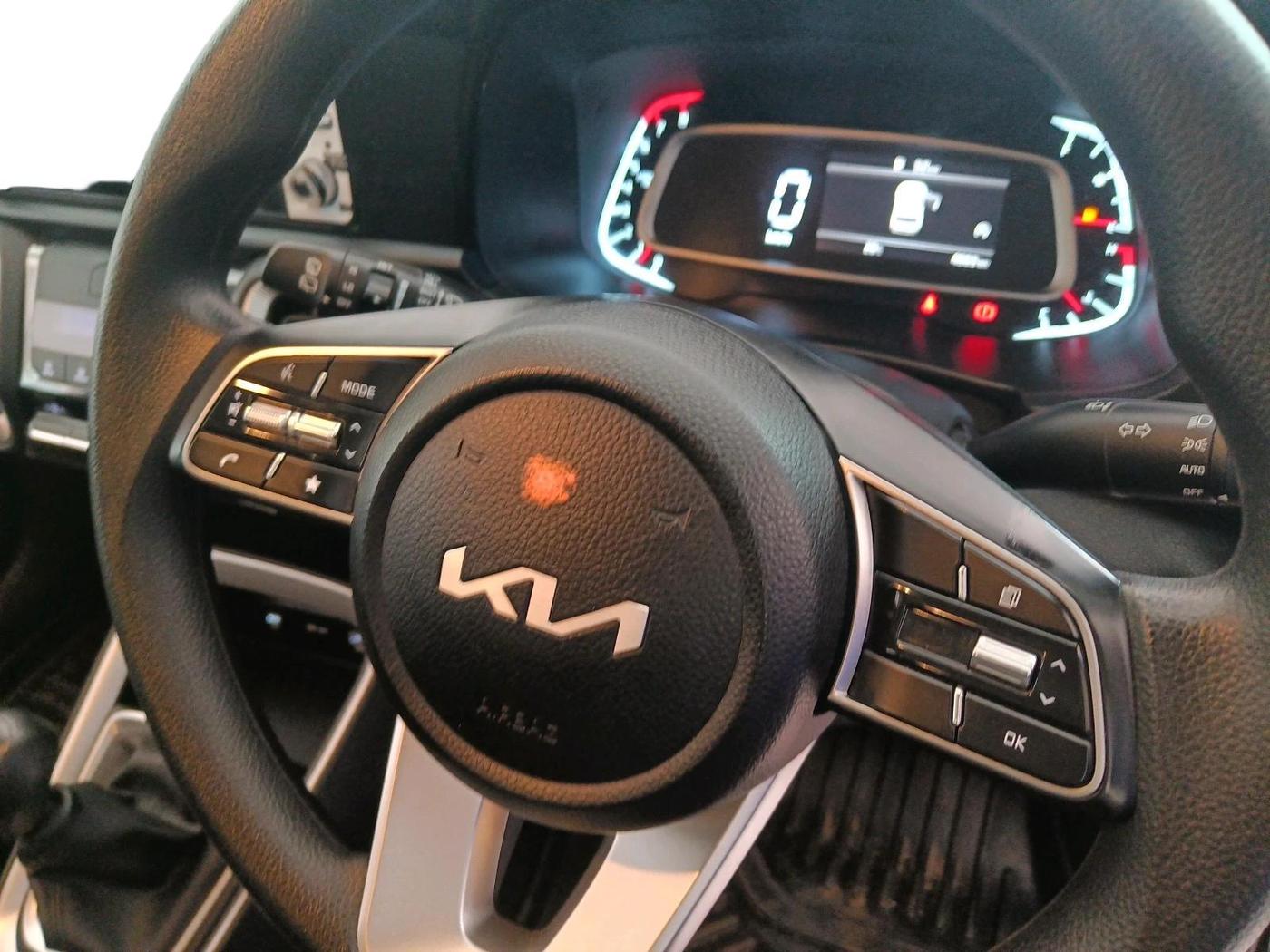 2025 KIA SONET HTK (O) 1.2 Petrol MT, Petrol, Manual, 4,883 km, interior