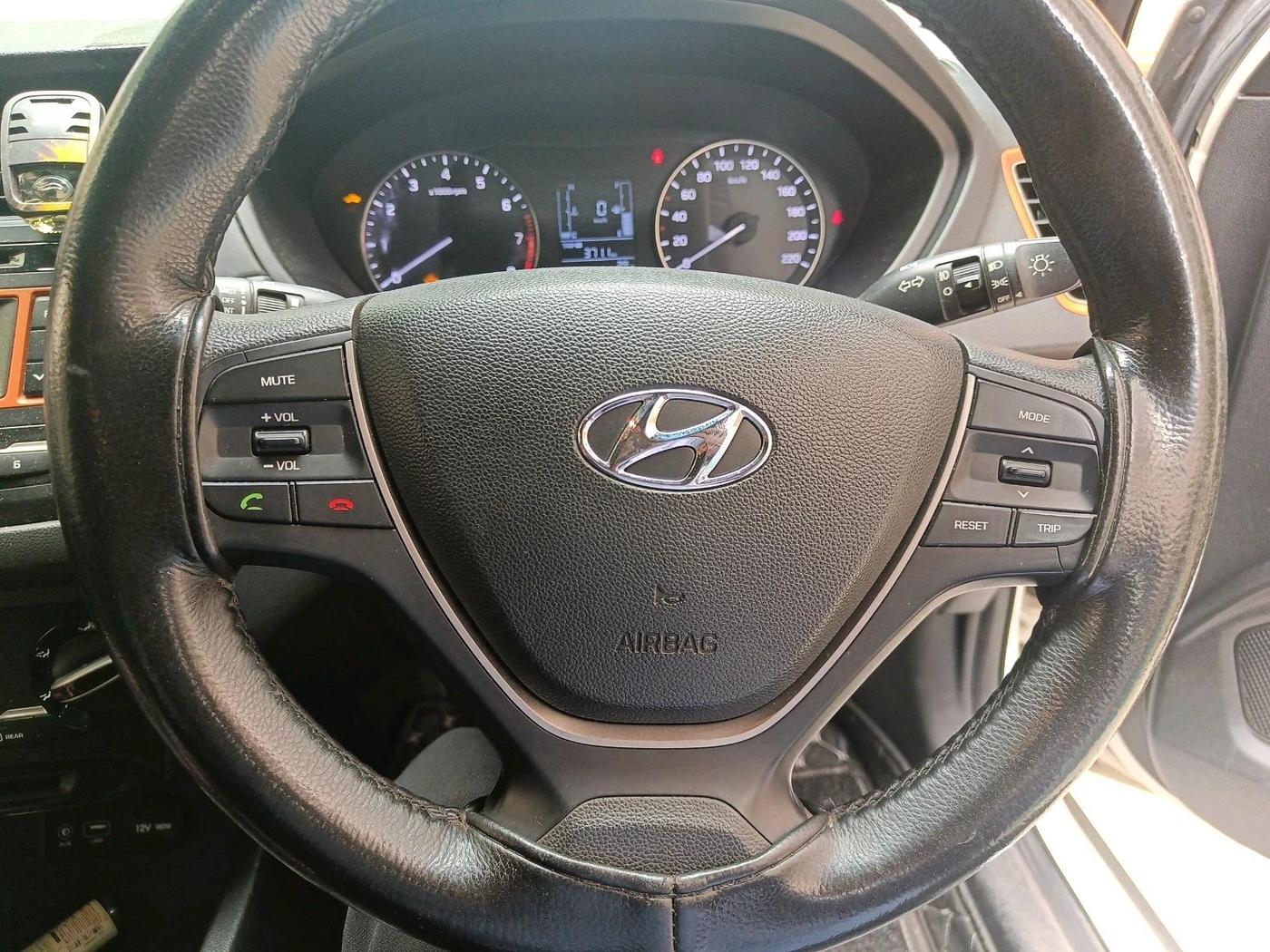 2015 Hyundai i20 Active 1.2 S, Petrol, Manual, 51,411 km, interior