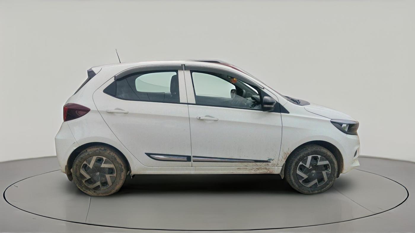 2025 Tata TIAGO EV XT MEDIUM RANGE, Electric, Automatic, 22,714 km, exterior
