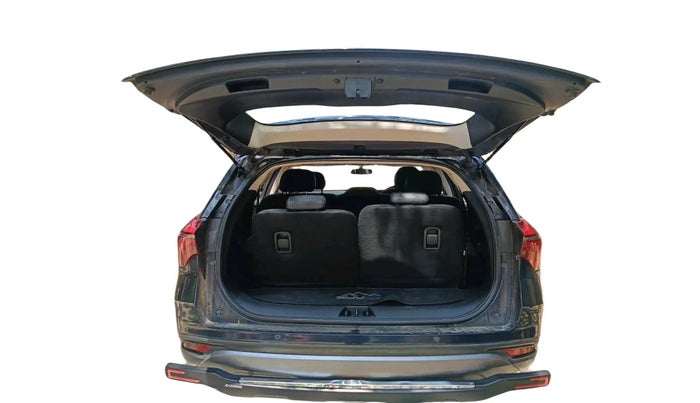 2022 Mahindra XUV700 AX 3 D MT 7 STR, Diesel, Manual, 70,992 km, exterior