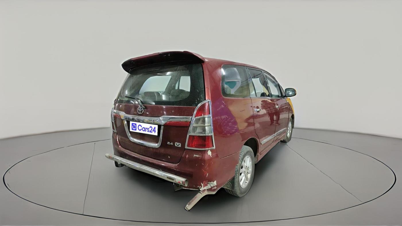 2013 Toyota Innova 2.5 VX 8 STR, Diesel, Manual, 2,74,618 km, exterior