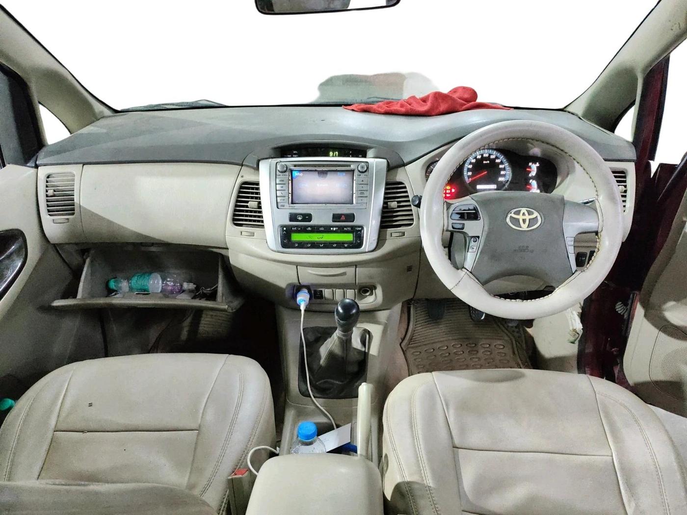 2013 Toyota Innova 2.5 VX 8 STR, Diesel, Manual, 2,74,618 km, interior