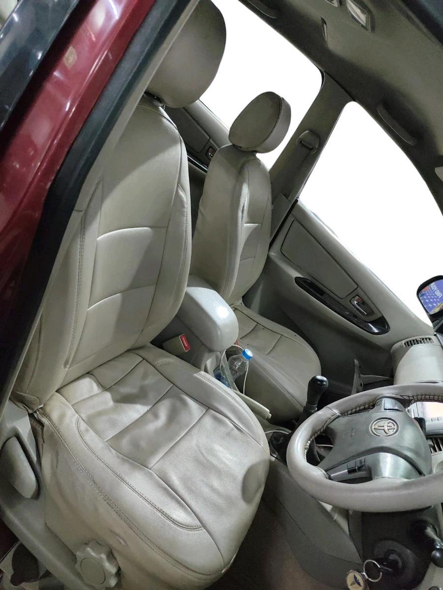 2013 Toyota Innova 2.5 VX 8 STR, Diesel, Manual, 2,74,618 km, interior