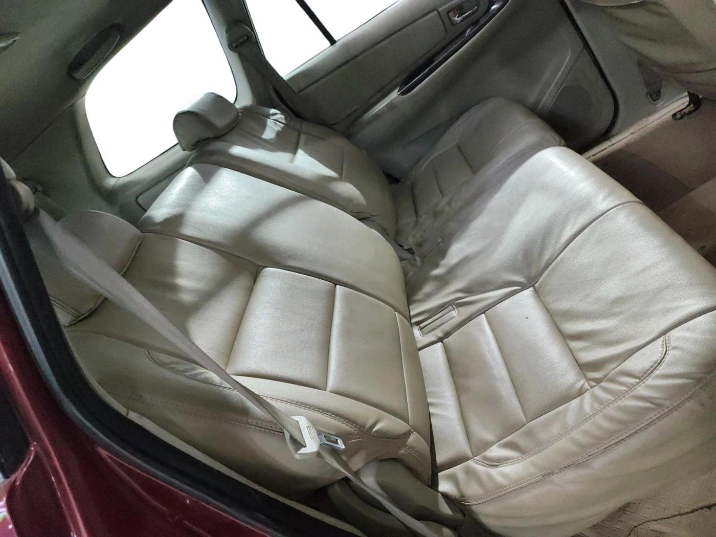 2013 Toyota Innova 2.5 VX 8 STR, Diesel, Manual, 2,74,618 km, interior
