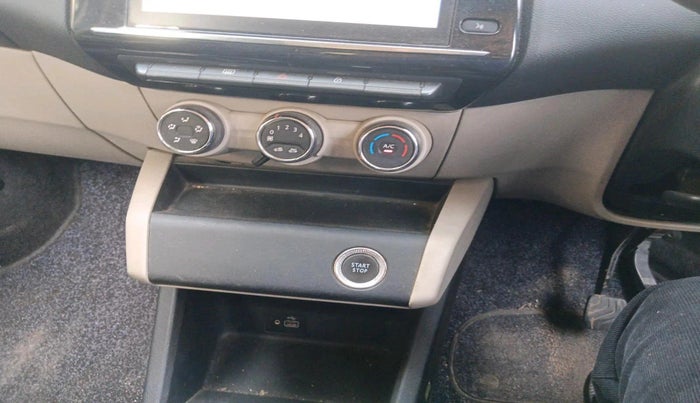 2022 Renault TRIBER RXZ AMT, Petrol, Automatic, 38,678 km, interior