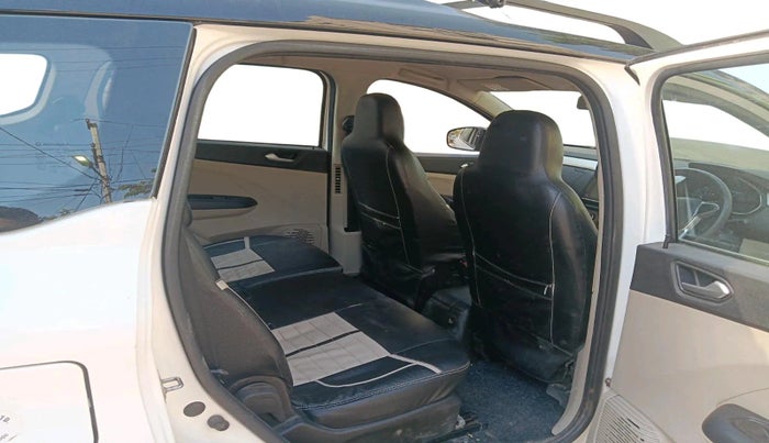 2022 Renault TRIBER RXZ AMT, Petrol, Automatic, 38,678 km, interior