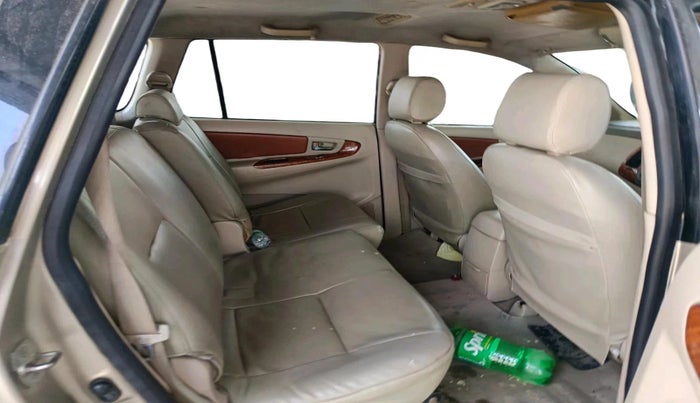 2007 Toyota Innova V 2.5 8 STR, Diesel, Manual, 2,72,923 km, interior