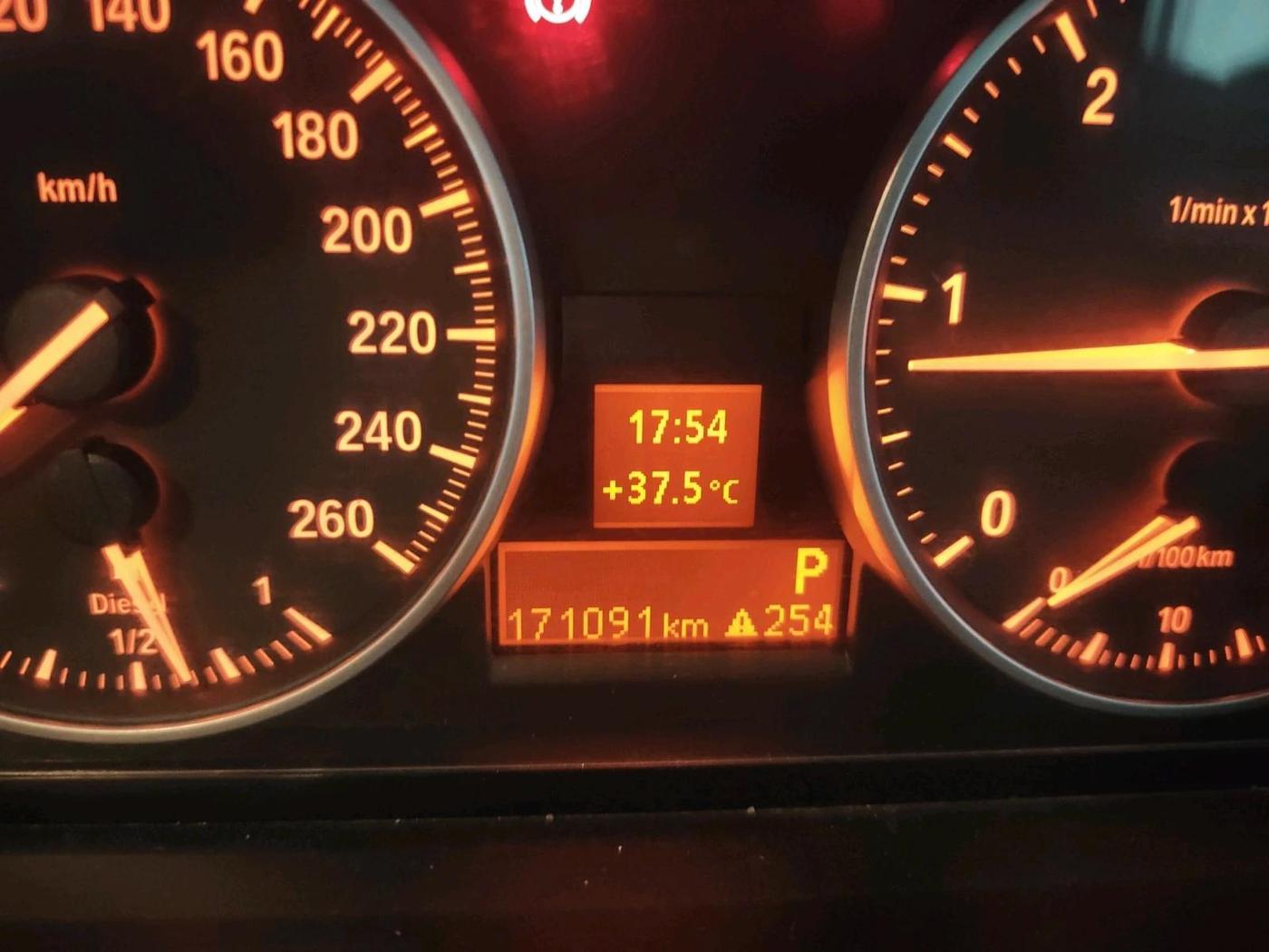 2011 BMW 3 Series 320d, Diesel, Automatic, 1,71,091 km, interior