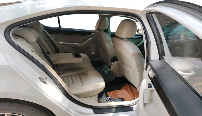 2017 Skoda Octavia STYLE PLUS AT 1.8 TSI, Petrol, Automatic, 1,14,024 km, interior