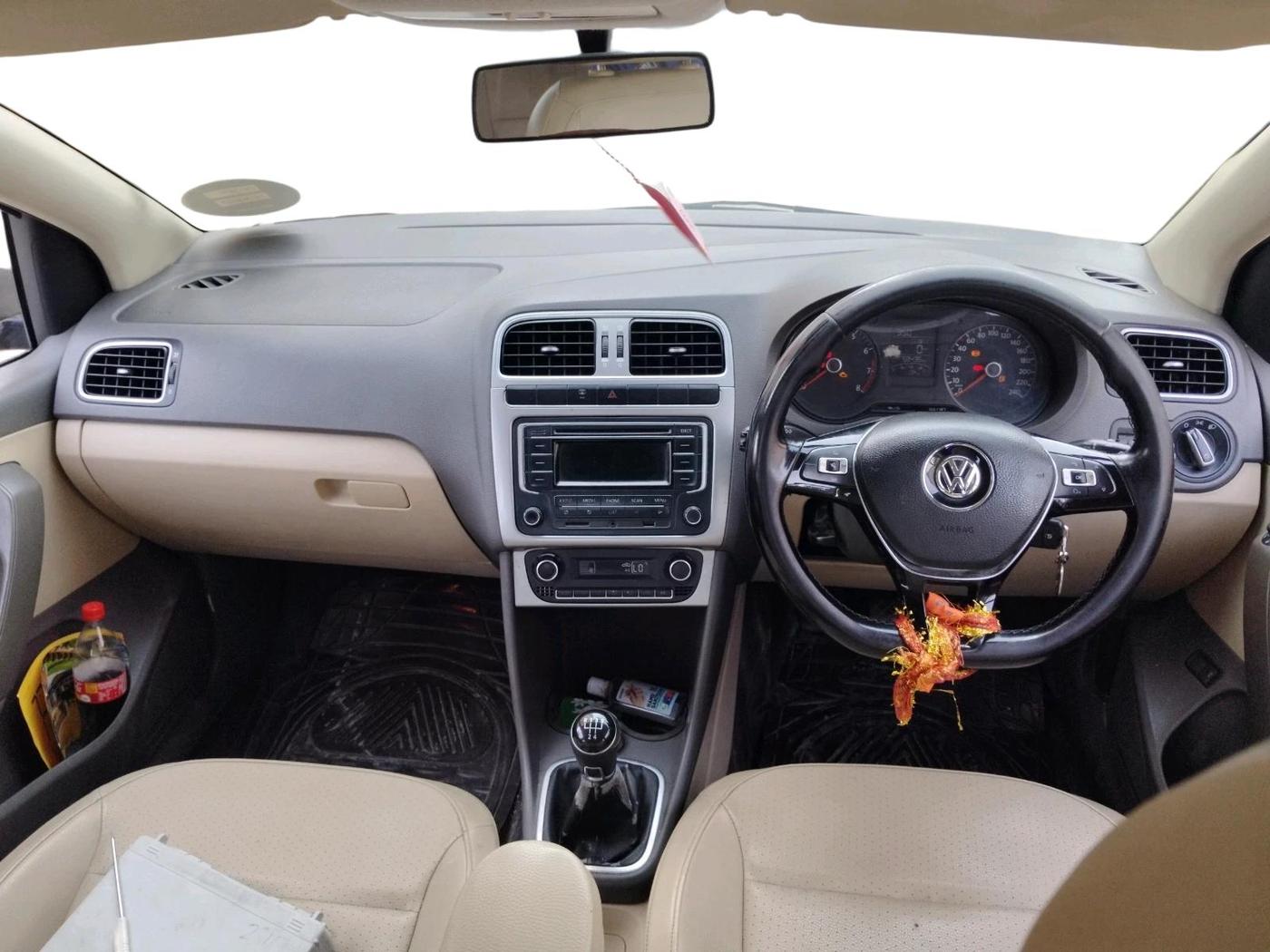 2015 Volkswagen Vento HIGHLINE 1.6 MPI, Petrol, Manual, 58,436 km, interior