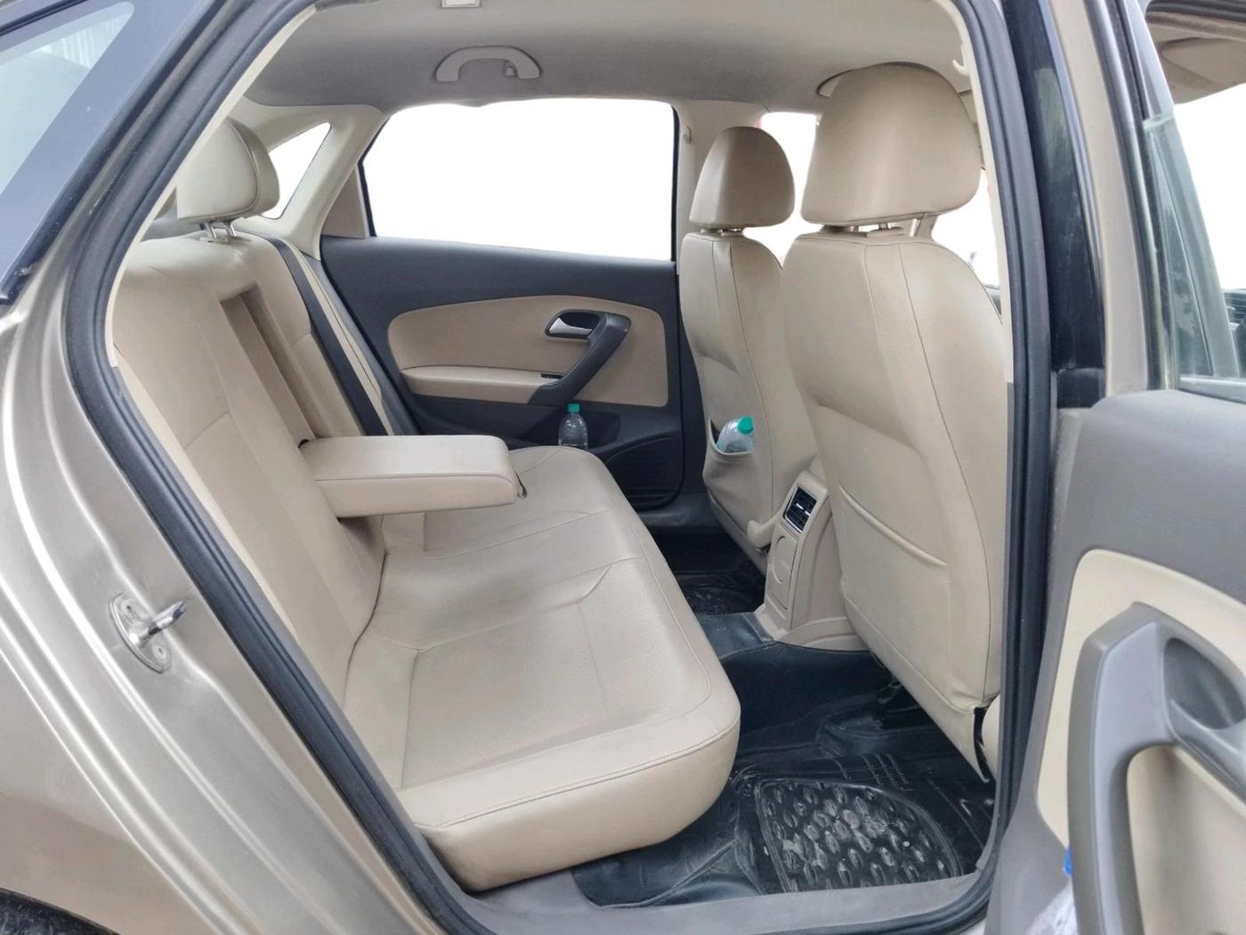 2015 Volkswagen Vento HIGHLINE 1.6 MPI, Petrol, Manual, 58,436 km, interior