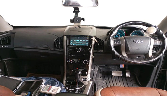 2020 Mahindra XUV500 W11 AT, Diesel, Automatic, 9,51,330 km, interior