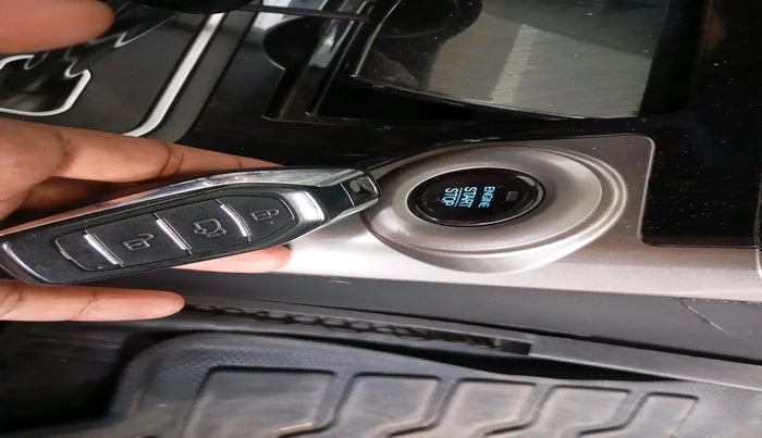 2020 Mahindra XUV500 W11 AT, Diesel, Automatic, 9,51,330 km, interior