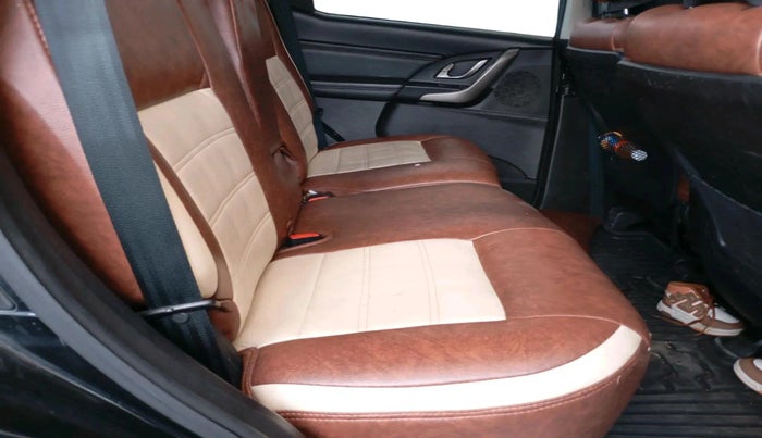 2020 Mahindra XUV500 W11 AT, Diesel, Automatic, 9,51,330 km, interior