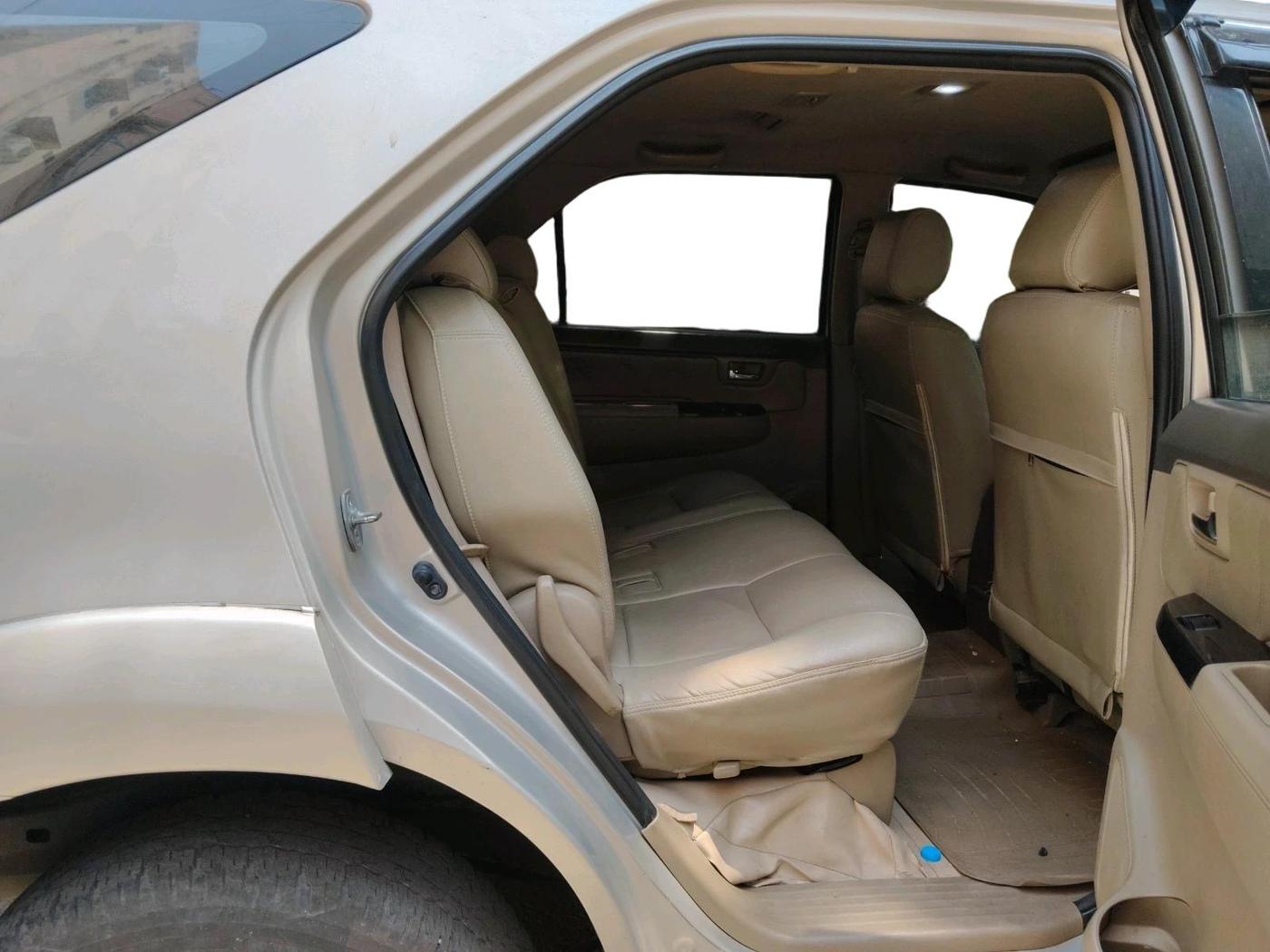 2012 Toyota Fortuner 3.0 4X2 AT, Diesel, Automatic, 1,75,860 km, interior