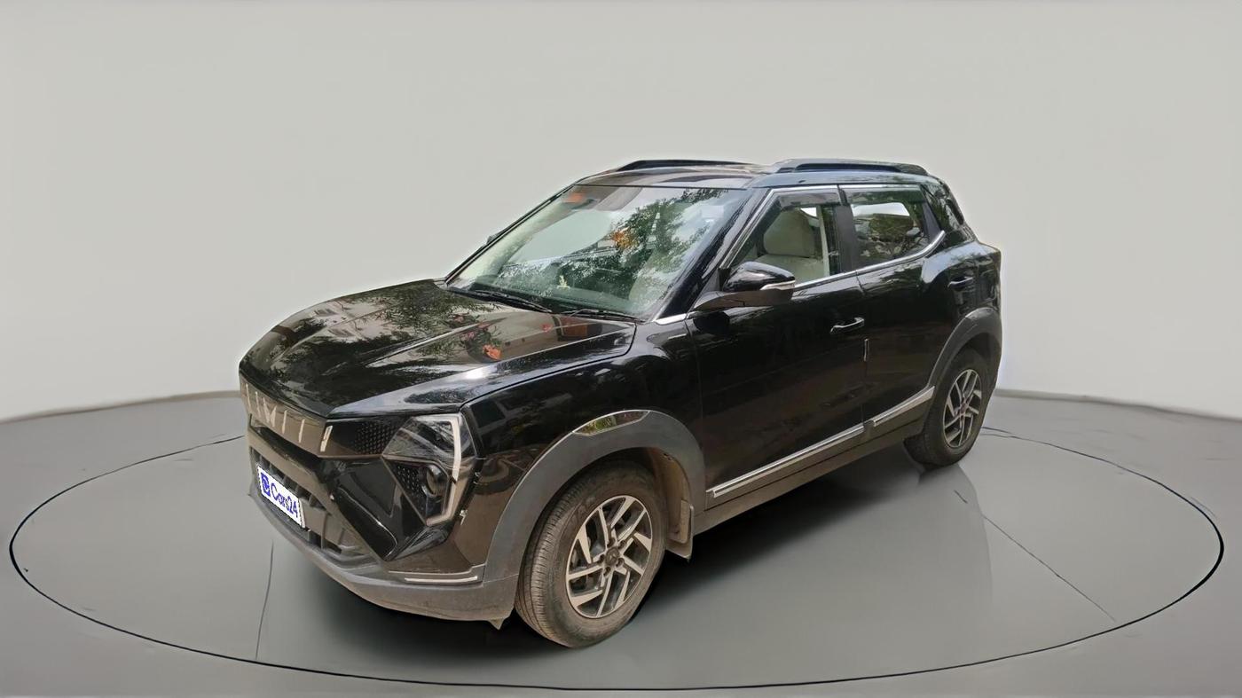 2025 Mahindra XUV 3XO AX5 1.2 L TCMPFI AT, Petrol, Automatic, 12,449 km, exterior