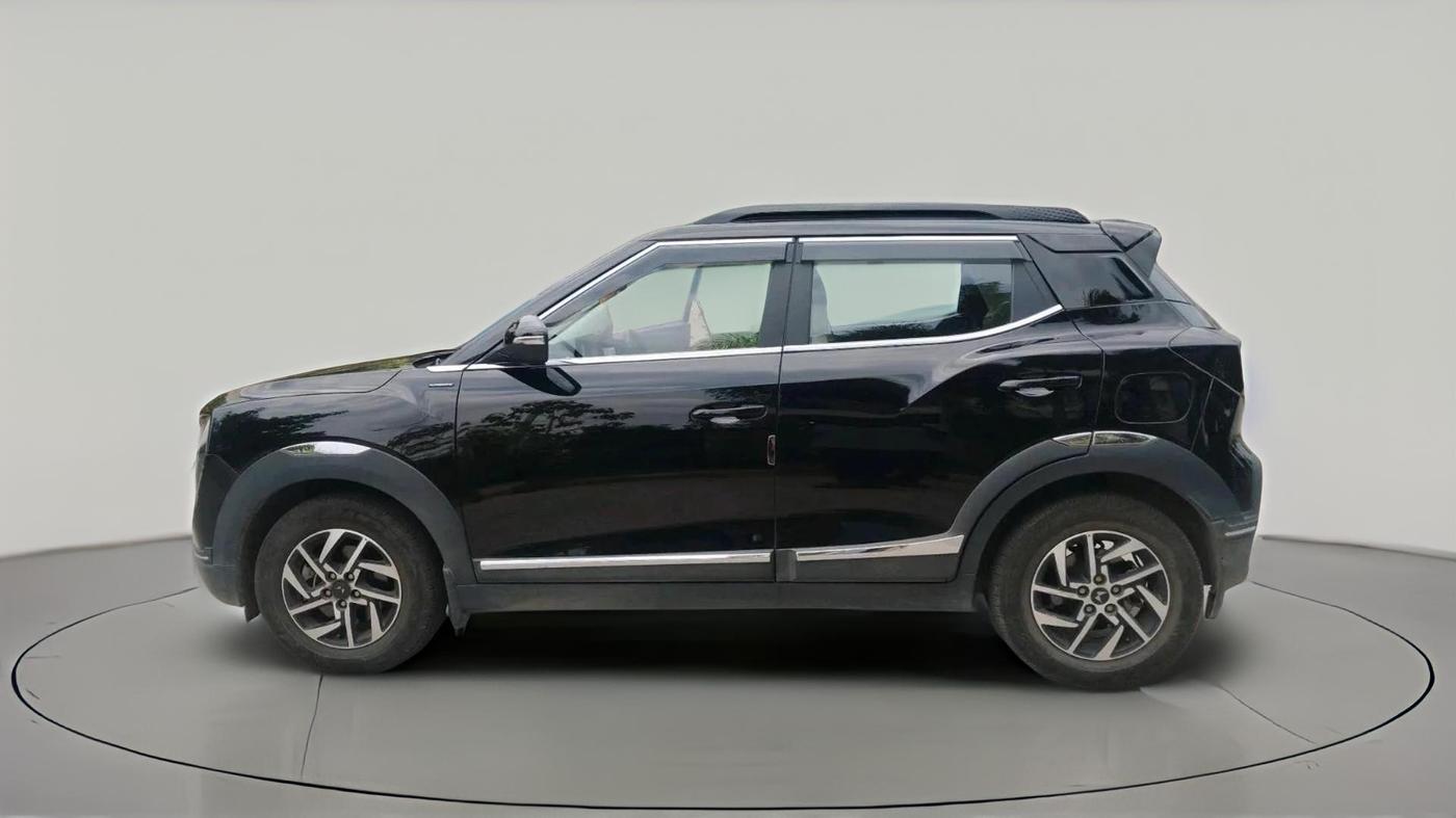 2025 Mahindra XUV 3XO AX5 1.2 L TCMPFI AT, Petrol, Automatic, 12,449 km, exterior