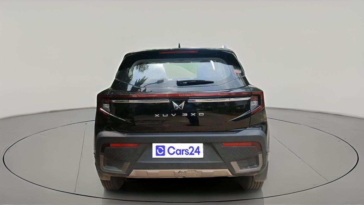 2025 Mahindra XUV 3XO AX5 1.2 L TCMPFI AT, Petrol, Automatic, 12,449 km, exterior