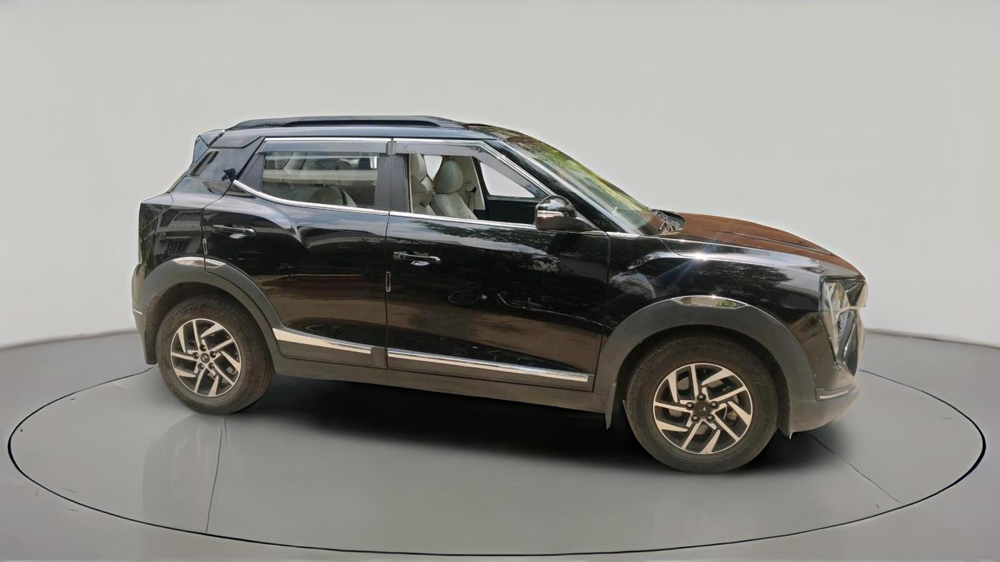2025 Mahindra XUV 3XO AX5 1.2 L TCMPFI AT, Petrol, Automatic, 12,449 km, exterior
