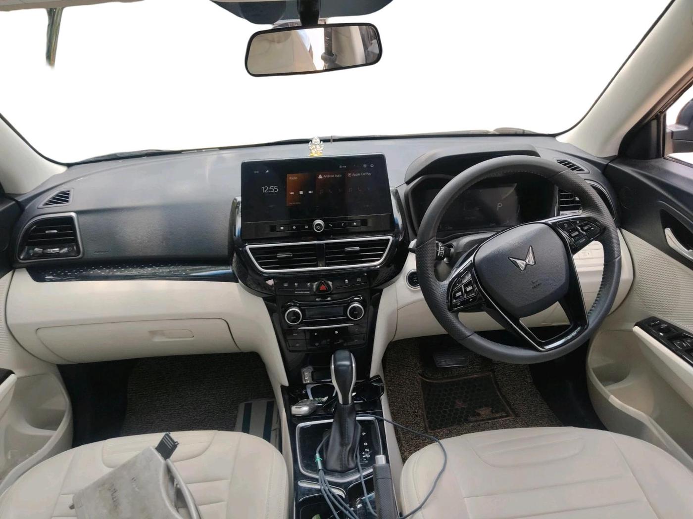 2025 Mahindra XUV 3XO AX5 1.2 L TCMPFI AT, Petrol, Automatic, 12,449 km, interior