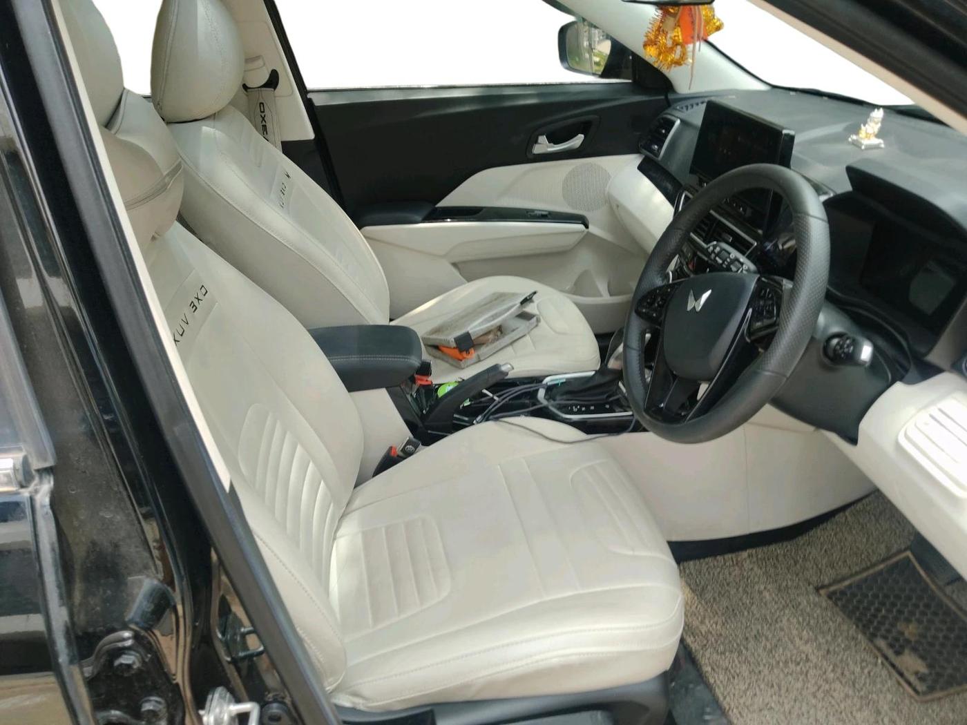 2025 Mahindra XUV 3XO AX5 1.2 L TCMPFI AT, Petrol, Automatic, 12,449 km, interior