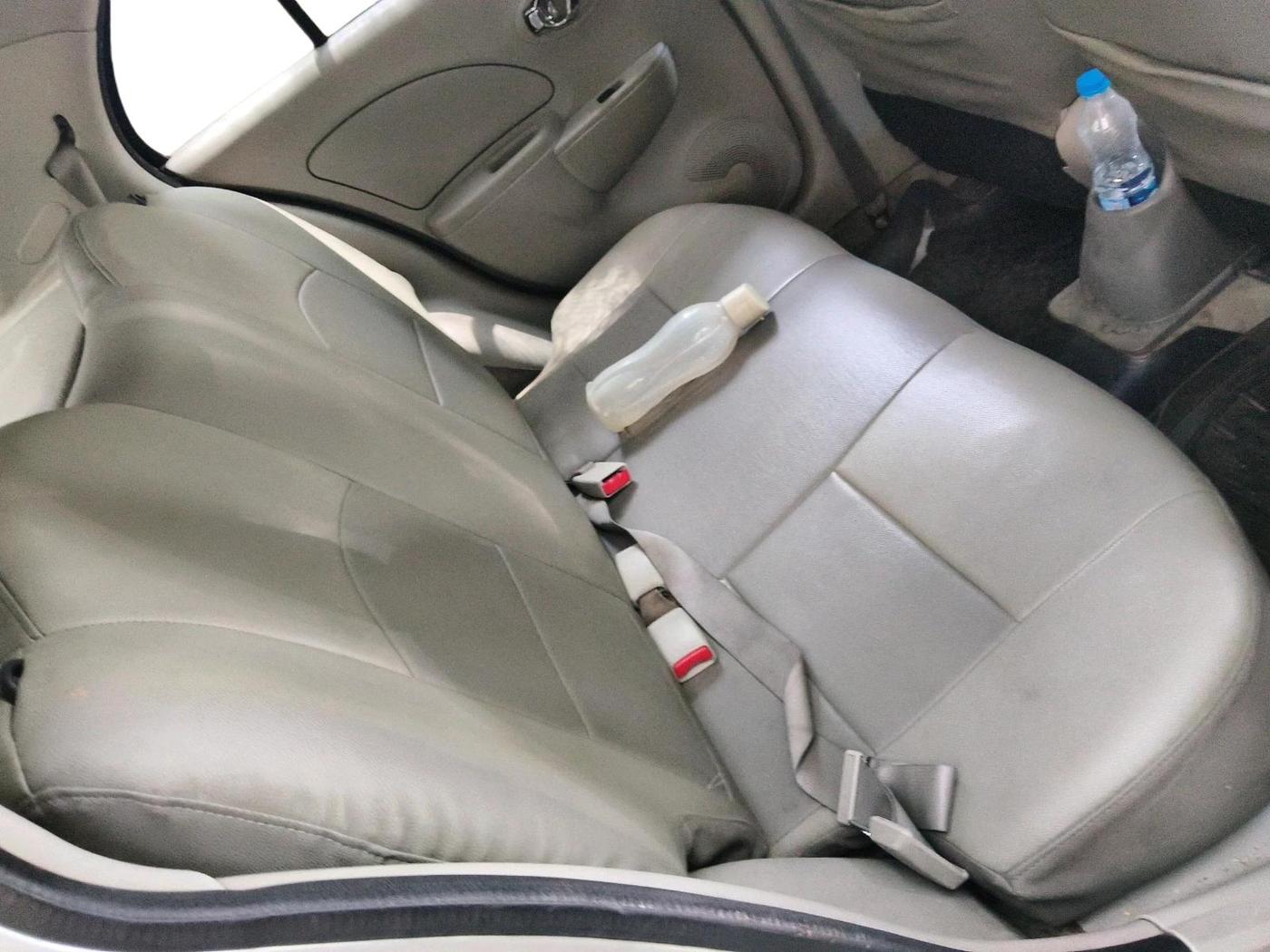 2011 Nissan Micra XV PREMIUM DIESEL, Diesel, Manual, 93,666 km, interior