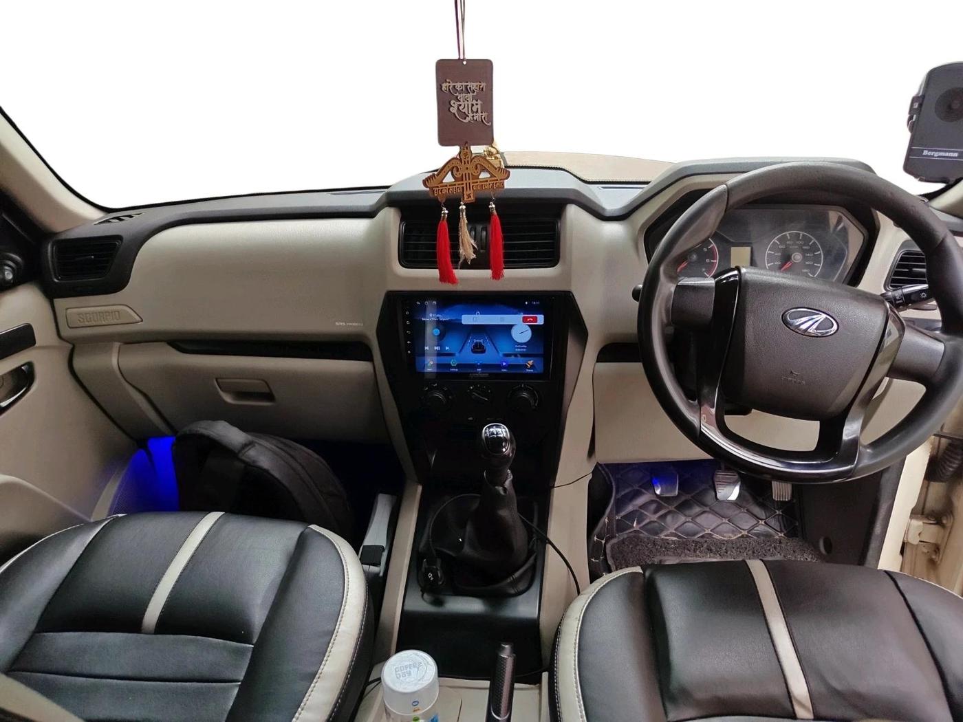 2015 Mahindra Scorpio S4 PLUS, Diesel, Manual, 1,68,438 km, interior