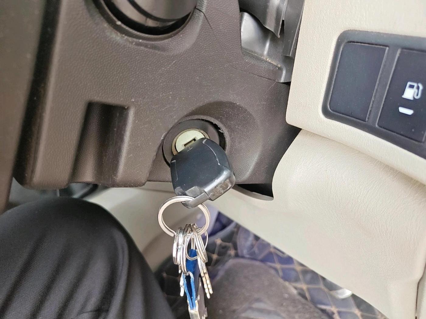 2015 Mahindra Scorpio S4 PLUS, Diesel, Manual, 1,68,438 km, interior
