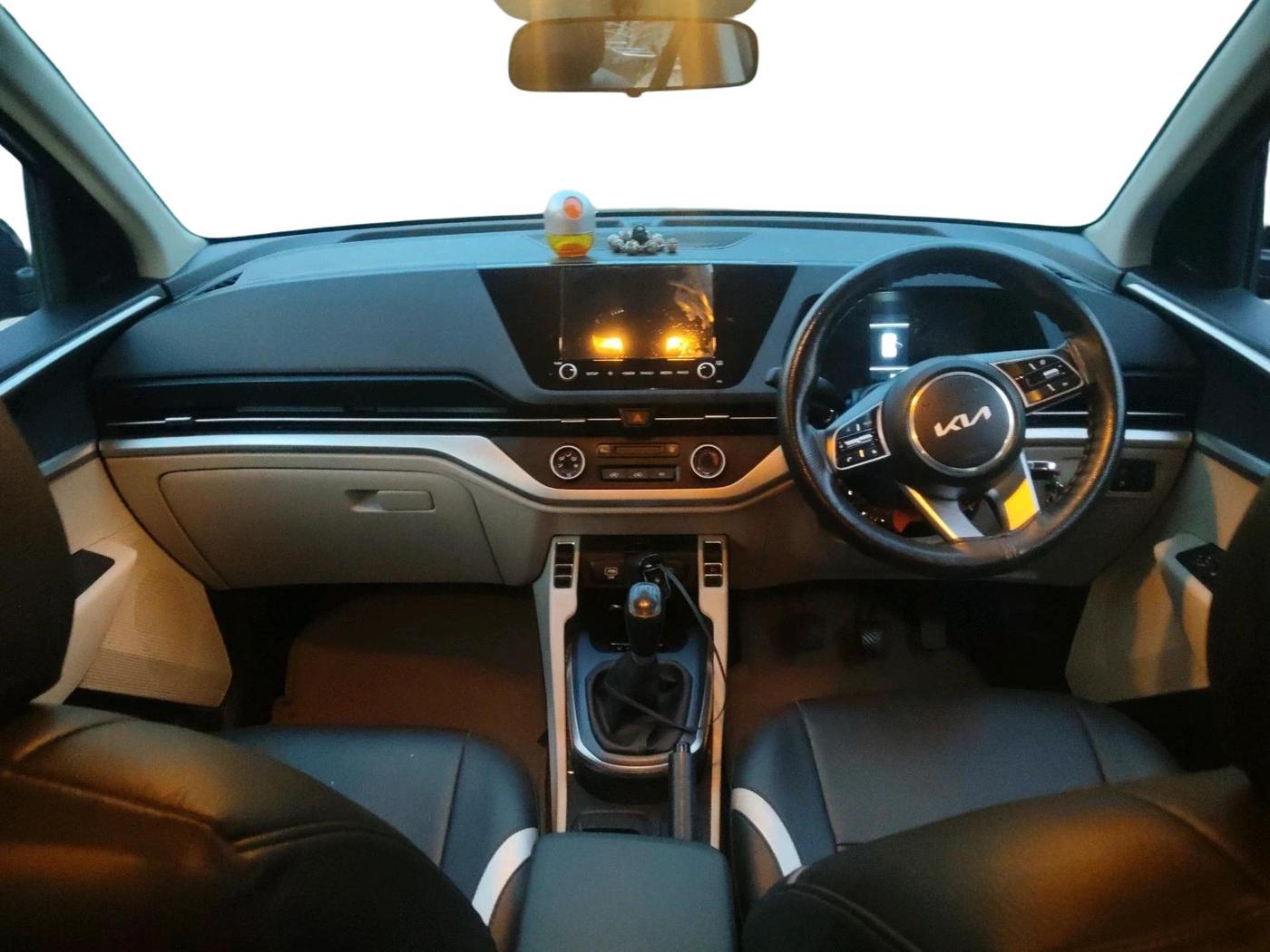 2025 KIA CARENS Premium (O) 1.5 Petrol 7 STR, Petrol, Manual, 21,671 km, interior