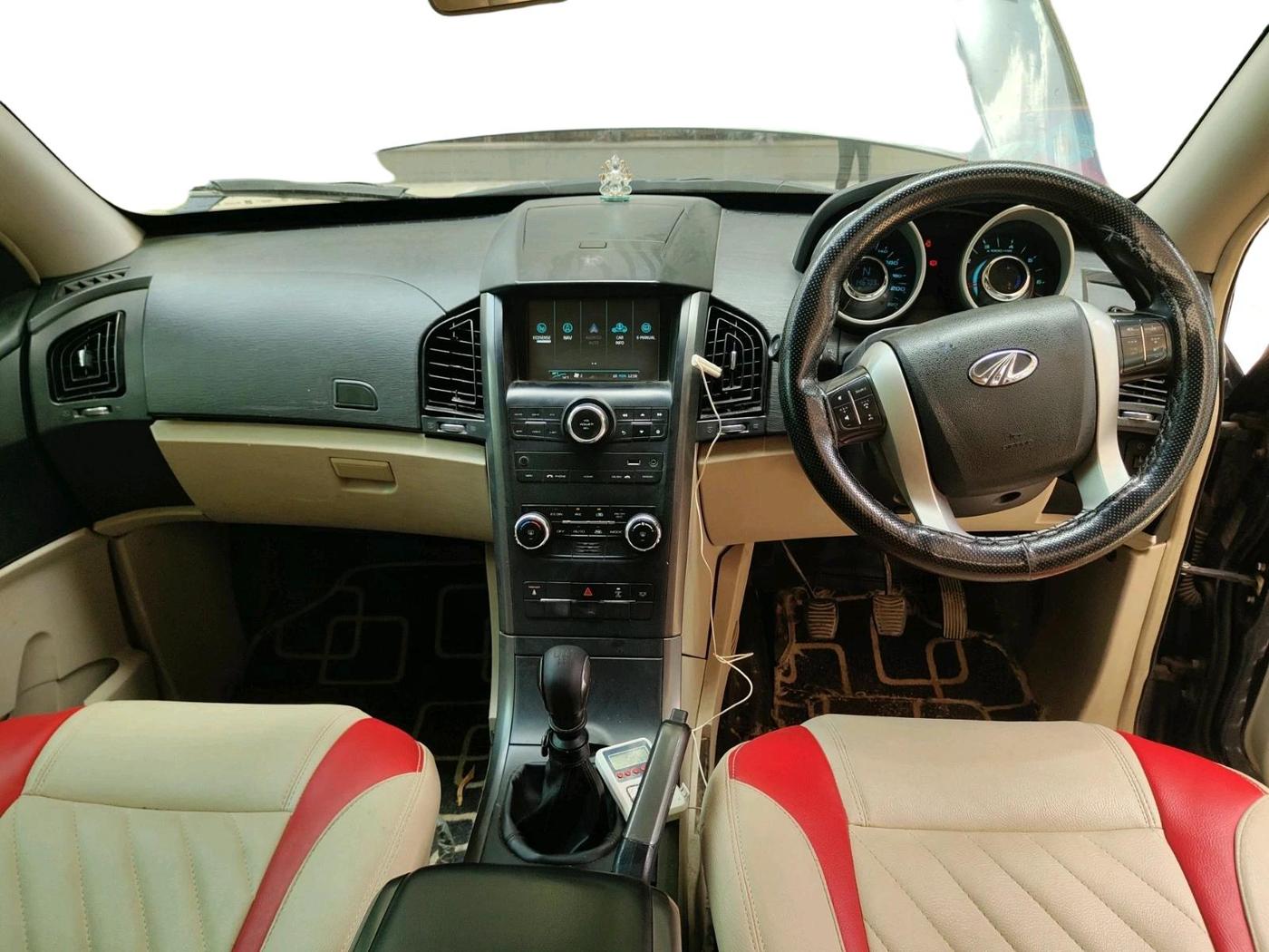 2017 Mahindra XUV500 W6, Diesel, Manual, 1,46,760 km, interior