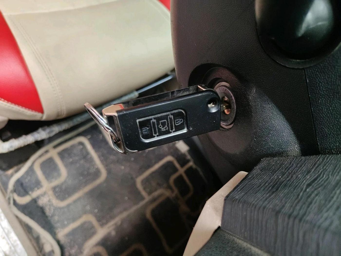 2017 Mahindra XUV500 W6, Diesel, Manual, 1,46,760 km, interior