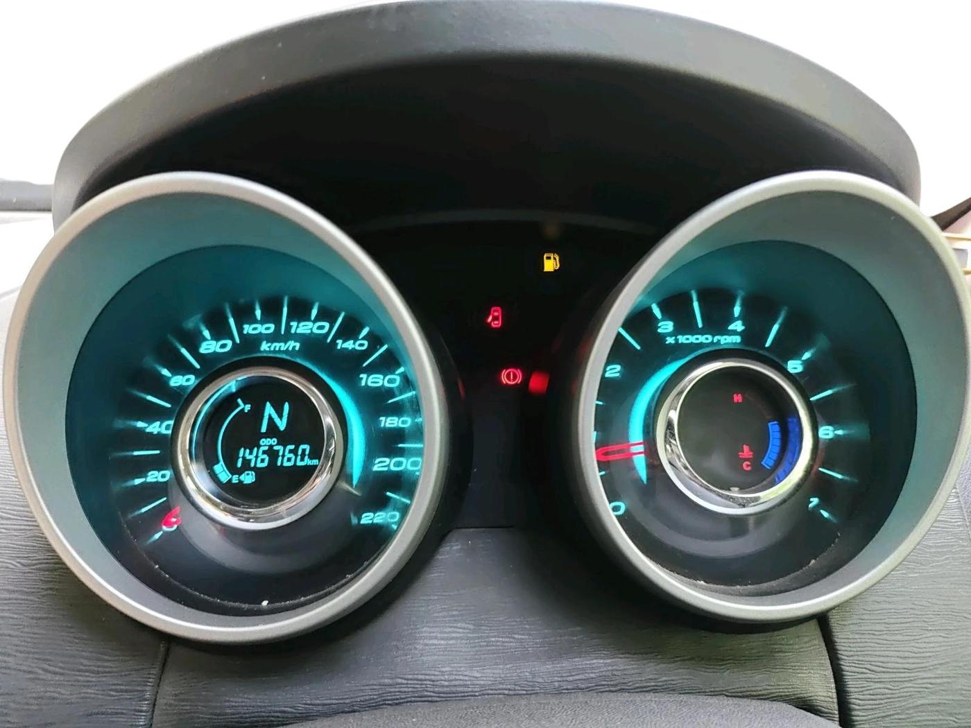 2017 Mahindra XUV500 W6, Diesel, Manual, 1,46,760 km, interior