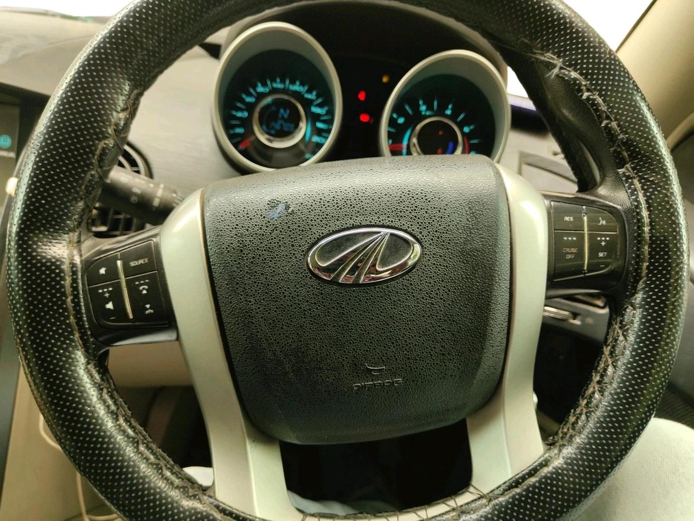 2017 Mahindra XUV500 W6, Diesel, Manual, 1,46,760 km, interior