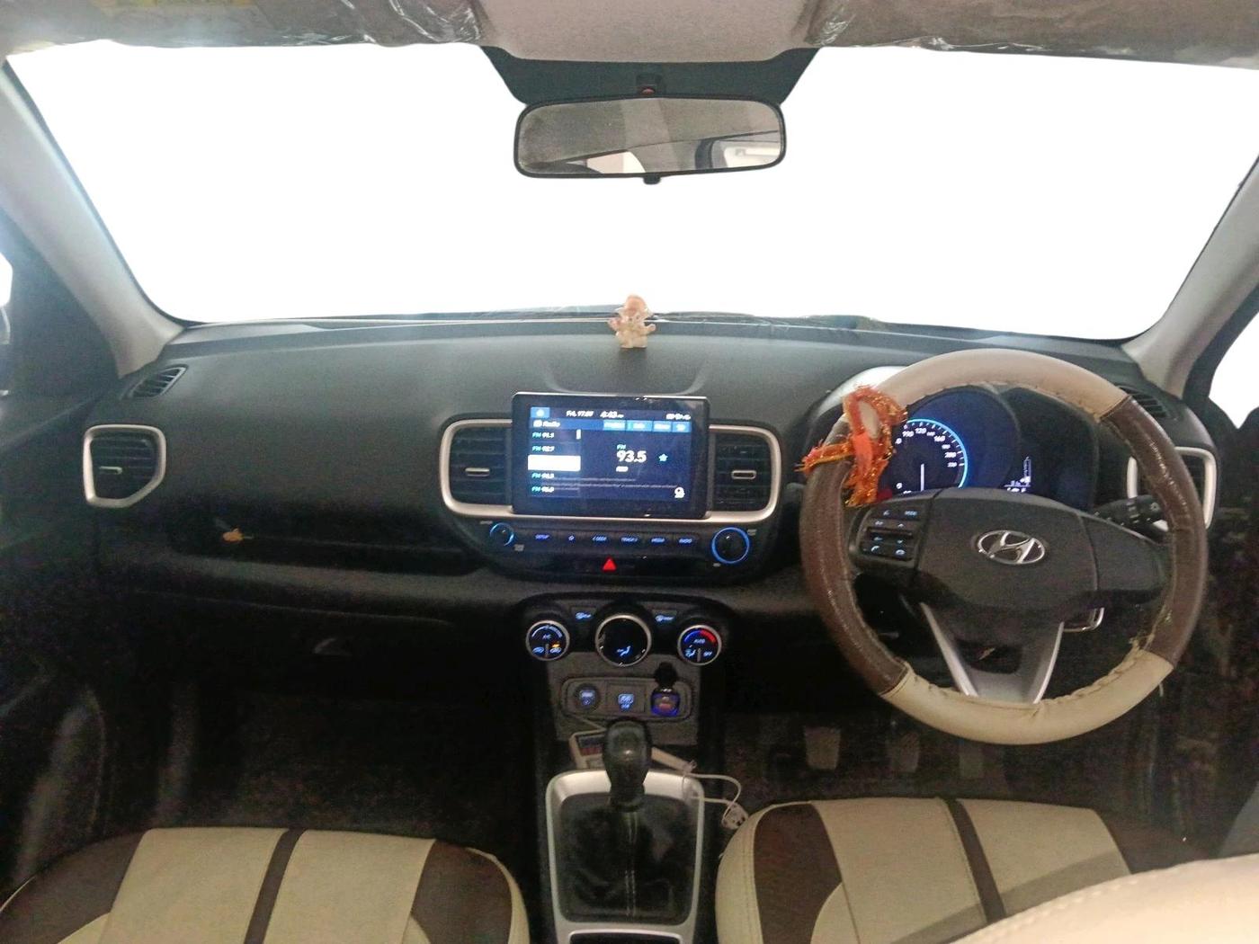 2020 Hyundai VENUE S+ 1.2, Petrol, Manual, 27,687 km, interior