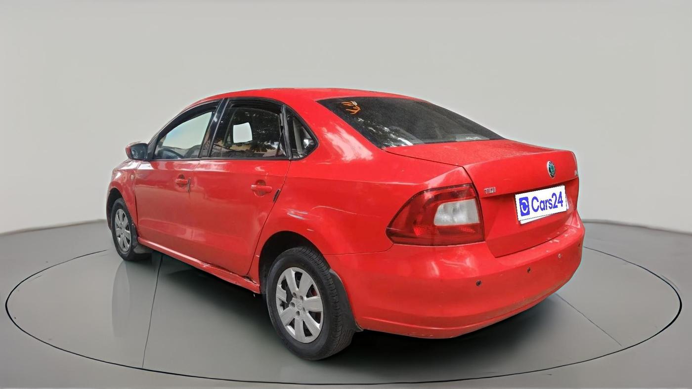 2011 Skoda Rapid ELEGANCE 1.6 TDI CR MT, Diesel, Manual, 81,912 km, exterior