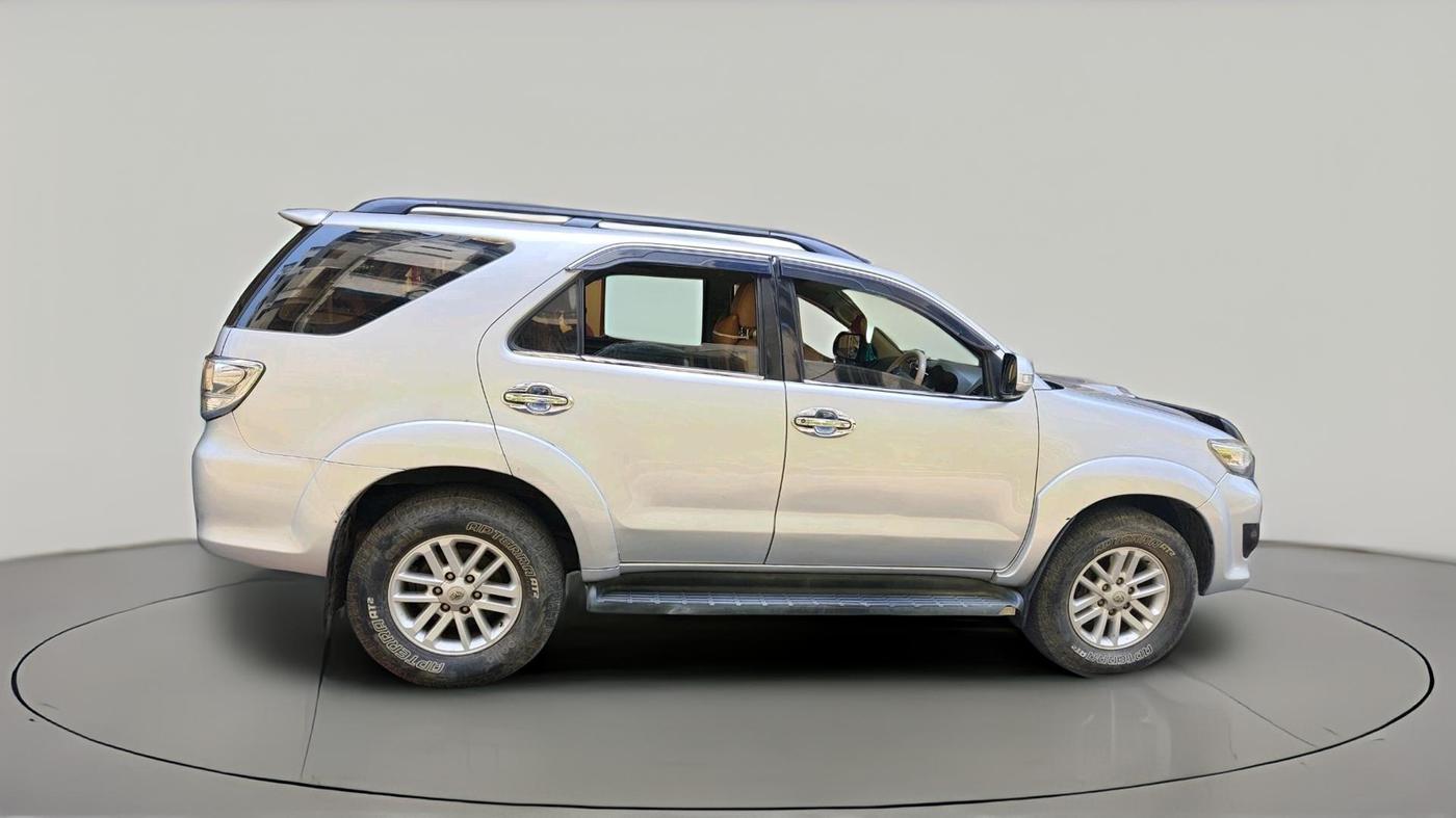 2012 Toyota Fortuner 3.0 4X4 MT, Diesel, Manual, 2,40,299 km, exterior