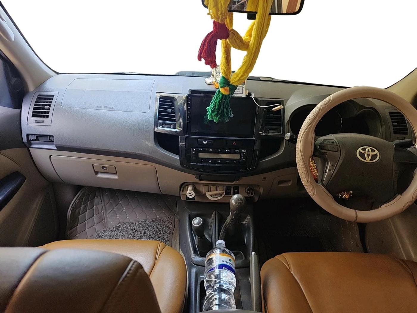 2012 Toyota Fortuner 3.0 4X4 MT, Diesel, Manual, 2,40,299 km, interior