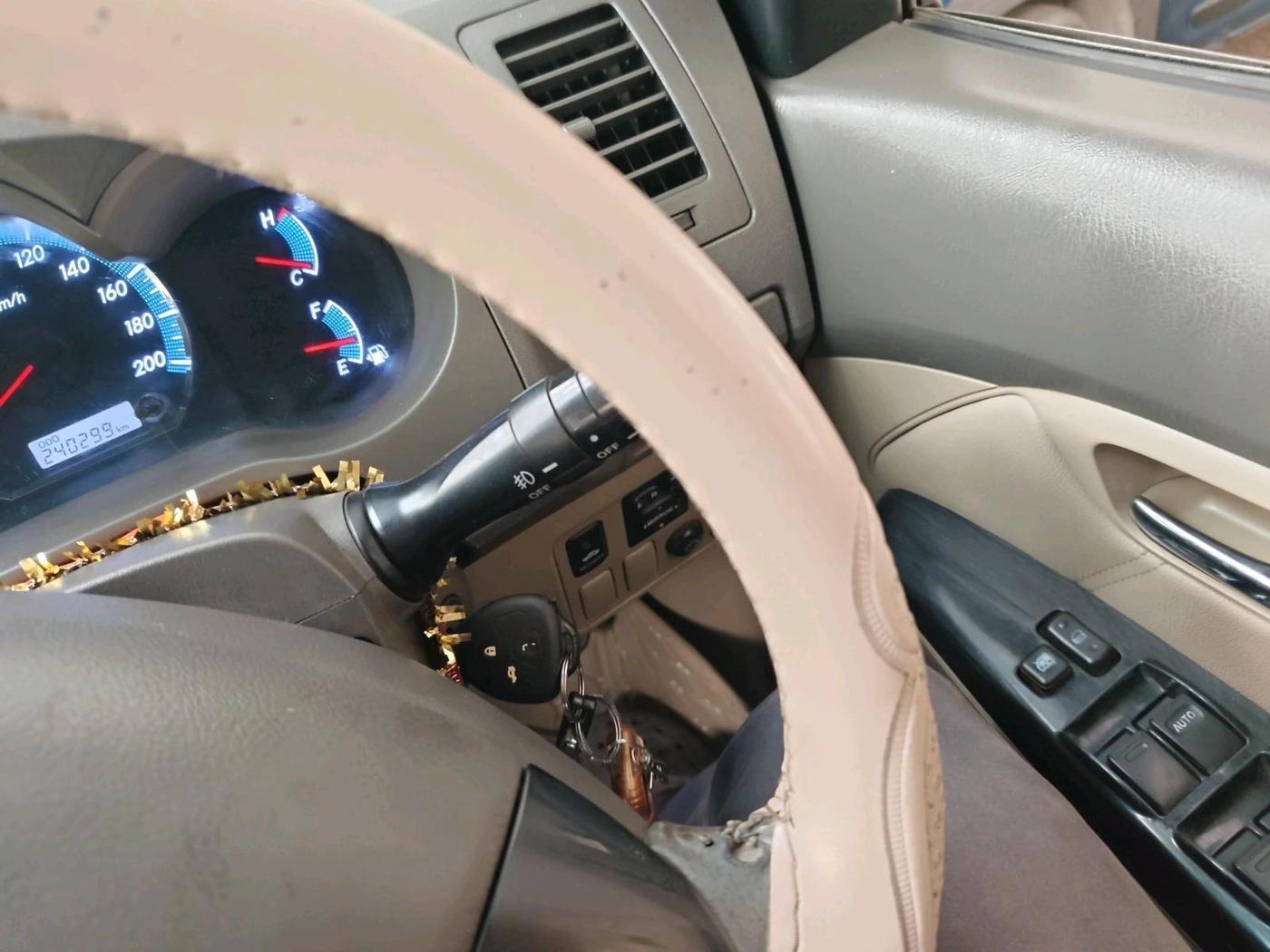 2012 Toyota Fortuner 3.0 4X4 MT, Diesel, Manual, 2,40,299 km, interior
