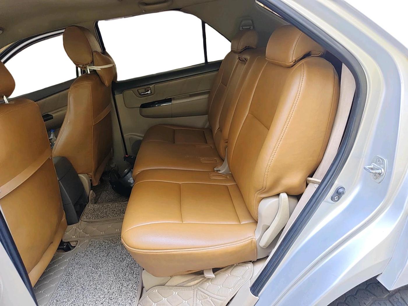 2012 Toyota Fortuner 3.0 4X4 MT, Diesel, Manual, 2,40,299 km, interior