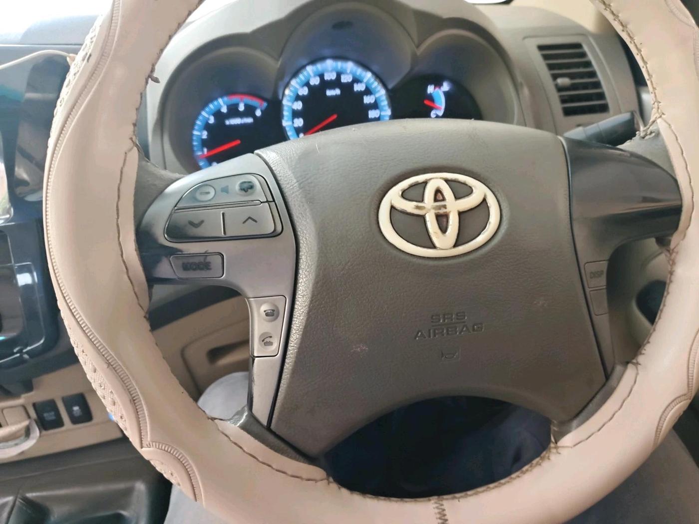 2012 Toyota Fortuner 3.0 4X4 MT, Diesel, Manual, 2,40,299 km, interior
