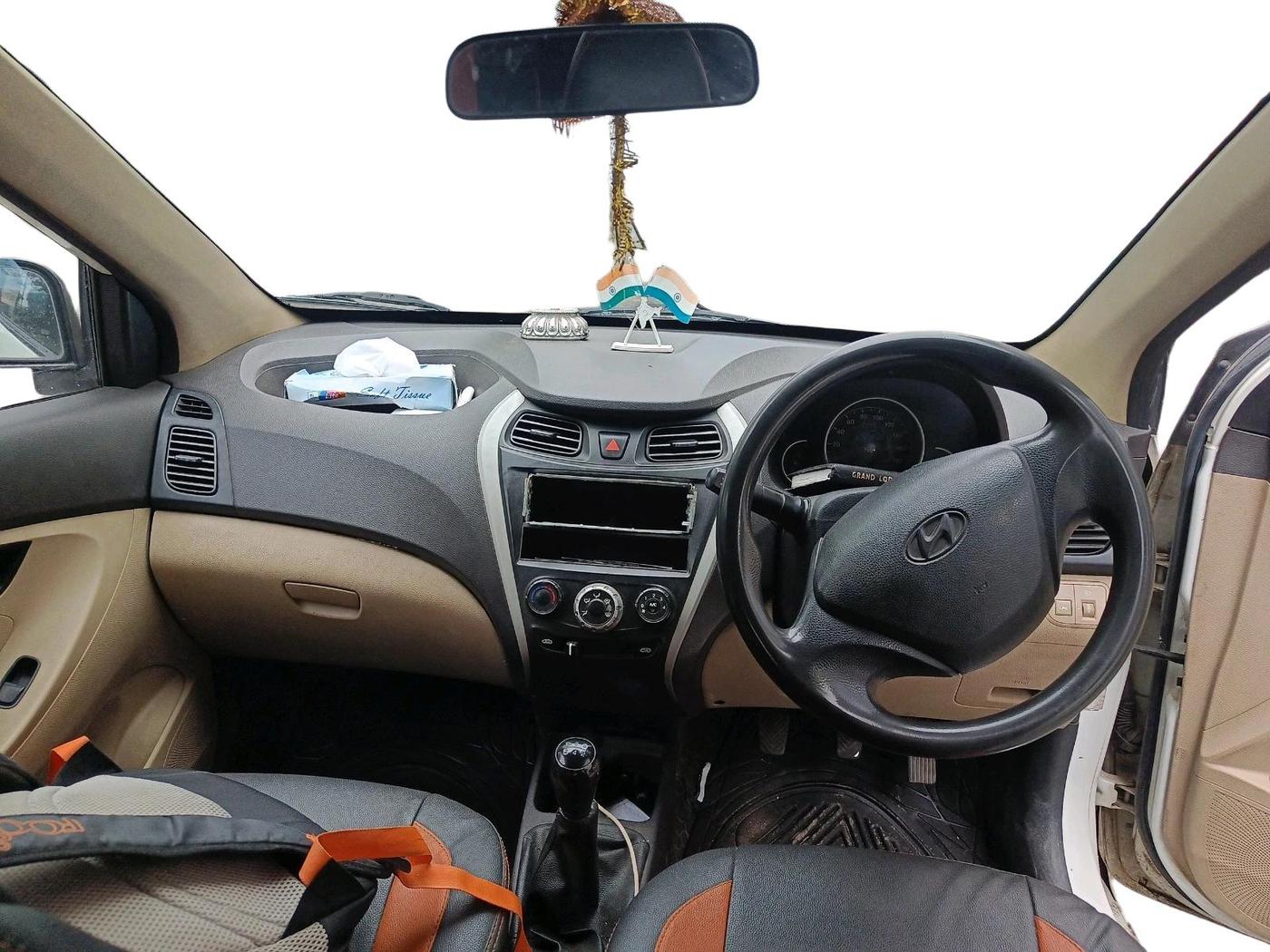 2016 Hyundai Eon ERA + LPG, Petrol, Manual, 1,06,668 km, interior