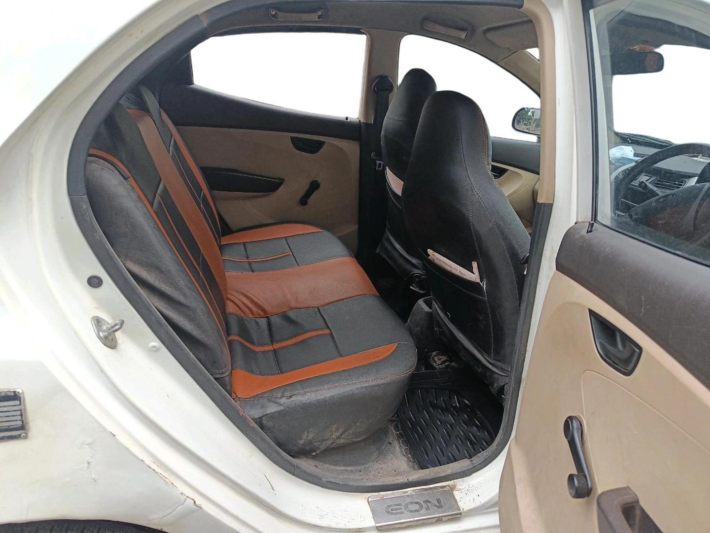 2016 Hyundai Eon ERA + LPG, Petrol, Manual, 1,06,668 km, interior