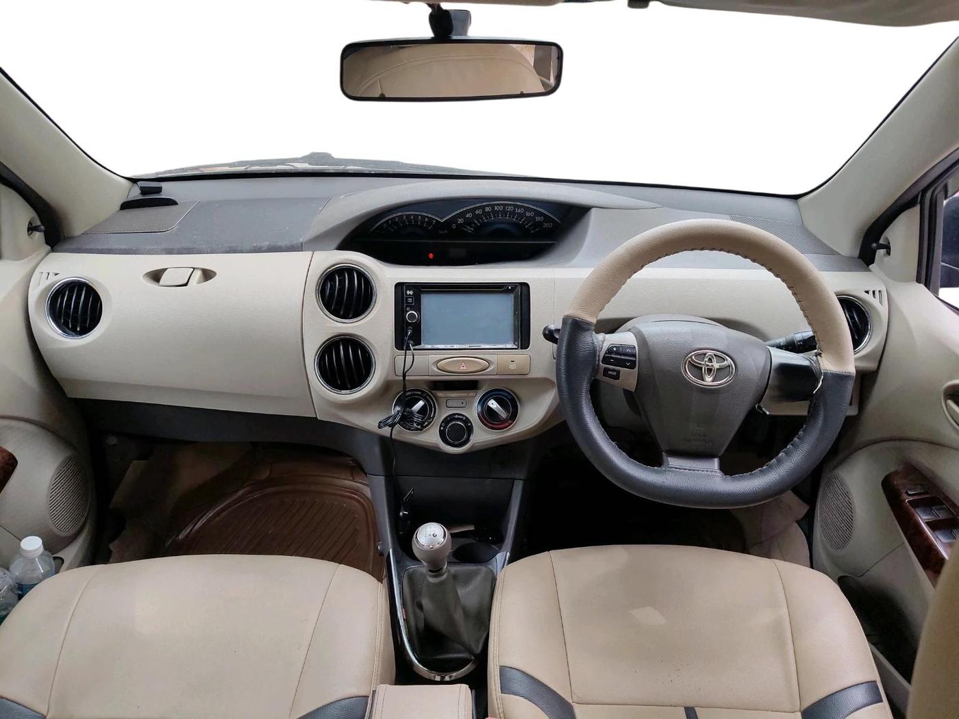 2013 Toyota Etios Liva V, Petrol, Manual, 82,283 km, interior