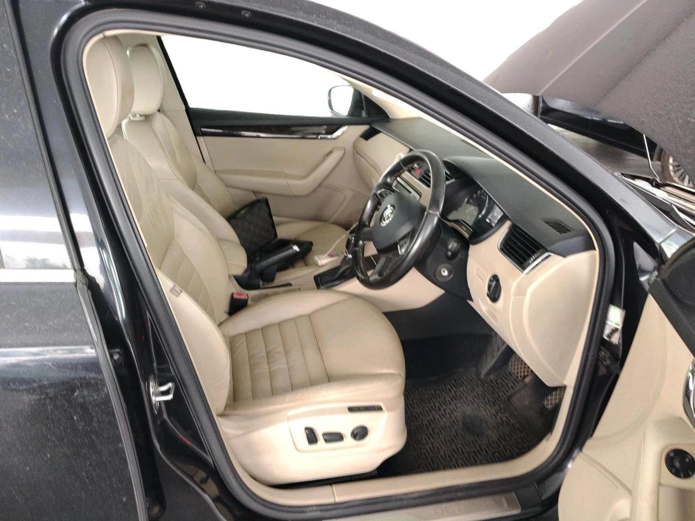 2015 Skoda Octavia ELEGANCE 2.0 TDI AT, Diesel, Automatic, 84,460 km, interior