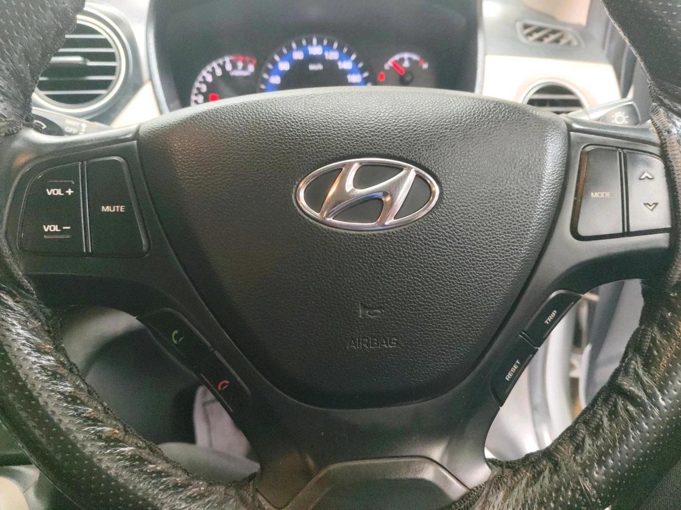 2015 Hyundai Xcent SX 1.2 (O), Petrol, Manual, 89,353 km, interior