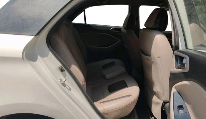 2015 Hyundai Elite i20 SPORTZ 1.4 CRDI, Diesel, Manual, 1,43,164 km, interior