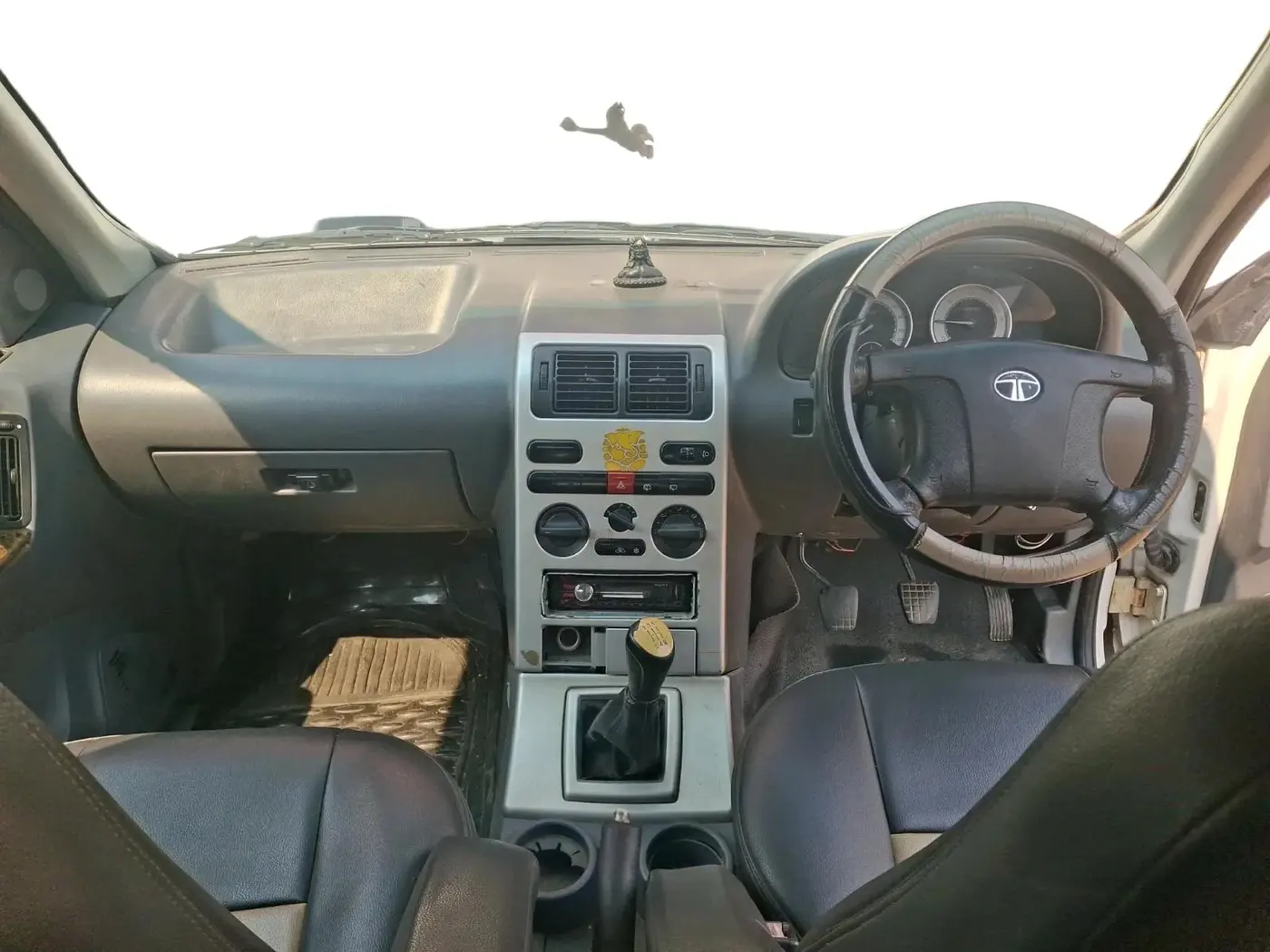 2010 Tata Safari 4X2 LX DICOR 2.2 VTT, Diesel, Manual, 1,26,402 km, interior